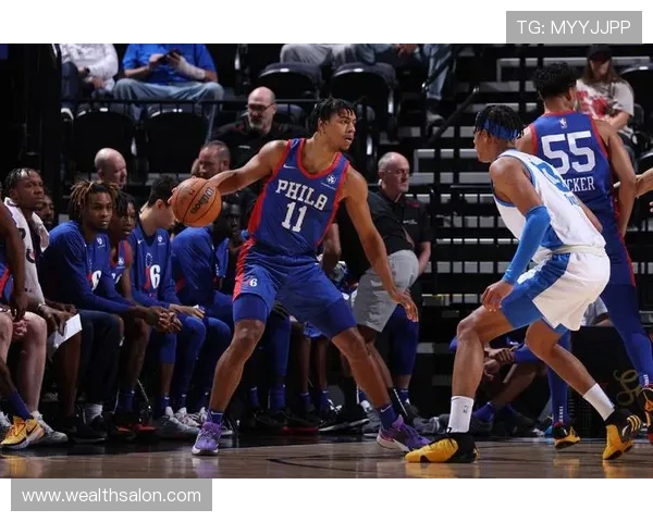 夏季联赛精彩对决76人勇士争锋相对展现年轻球员风采